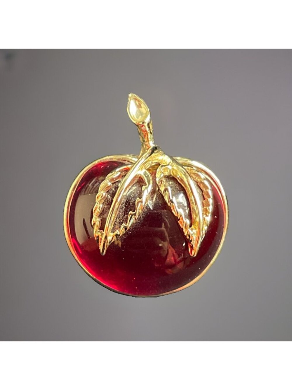 Vintage Signed Sarah Coventry Apple Lucite Gold-Tone Pin Brooch